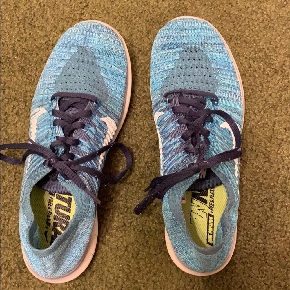 Blue nike free and flexible tennis shoes